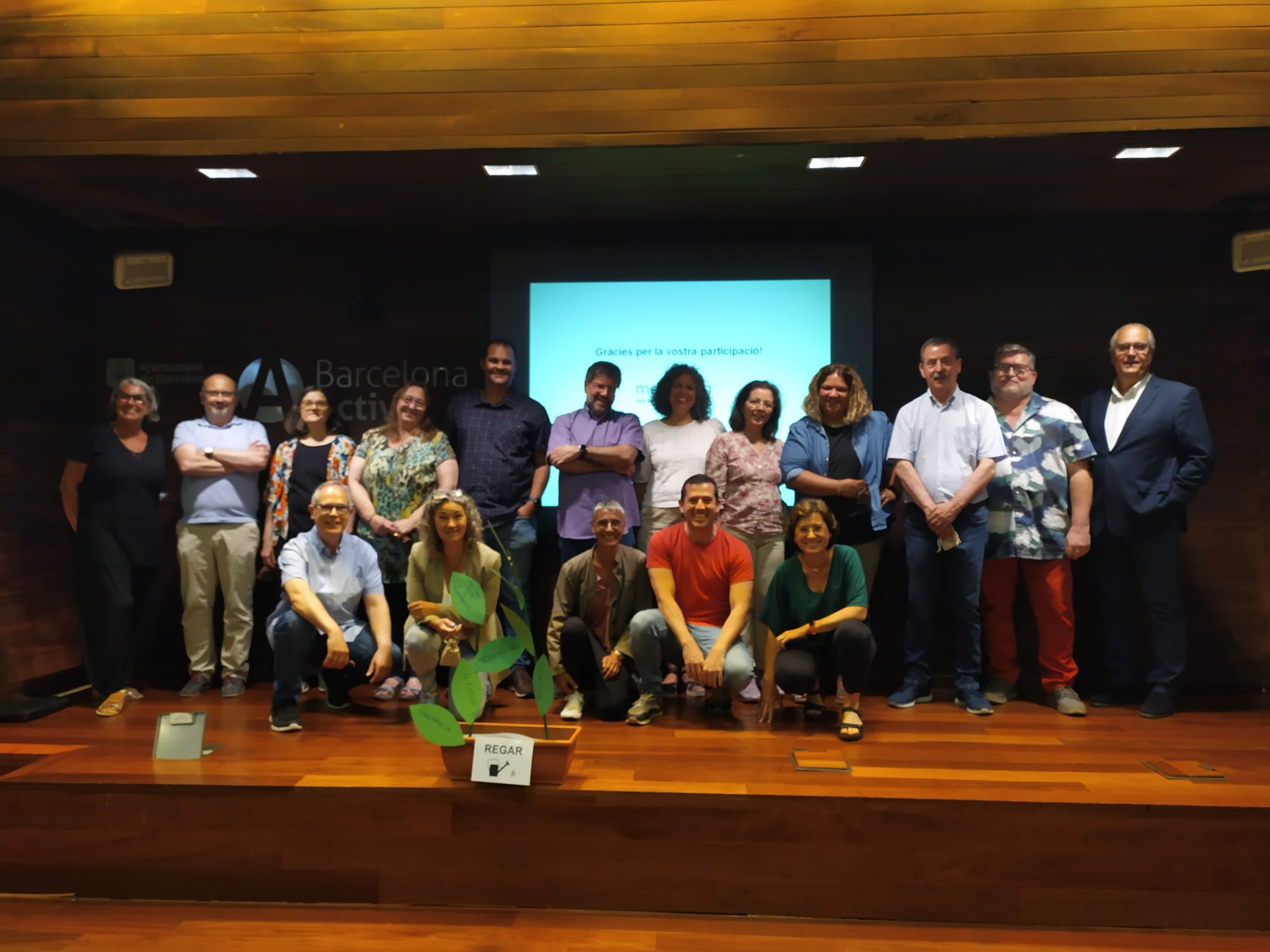 Foto de familia durante la clausura de la 19.ª edición del Mentoring +