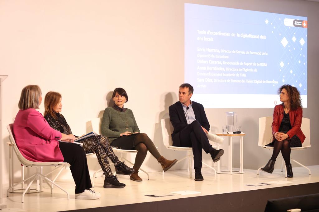 Mesa redonda del acto de presentación del Libro Blanco de la digitalización de los servicios de formación estable