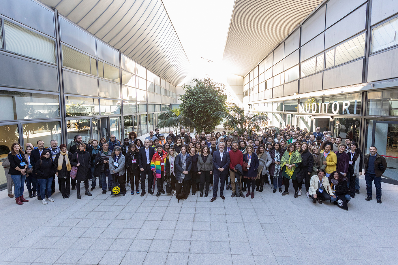 Family photograph of the closing ceremony of the six editions of 