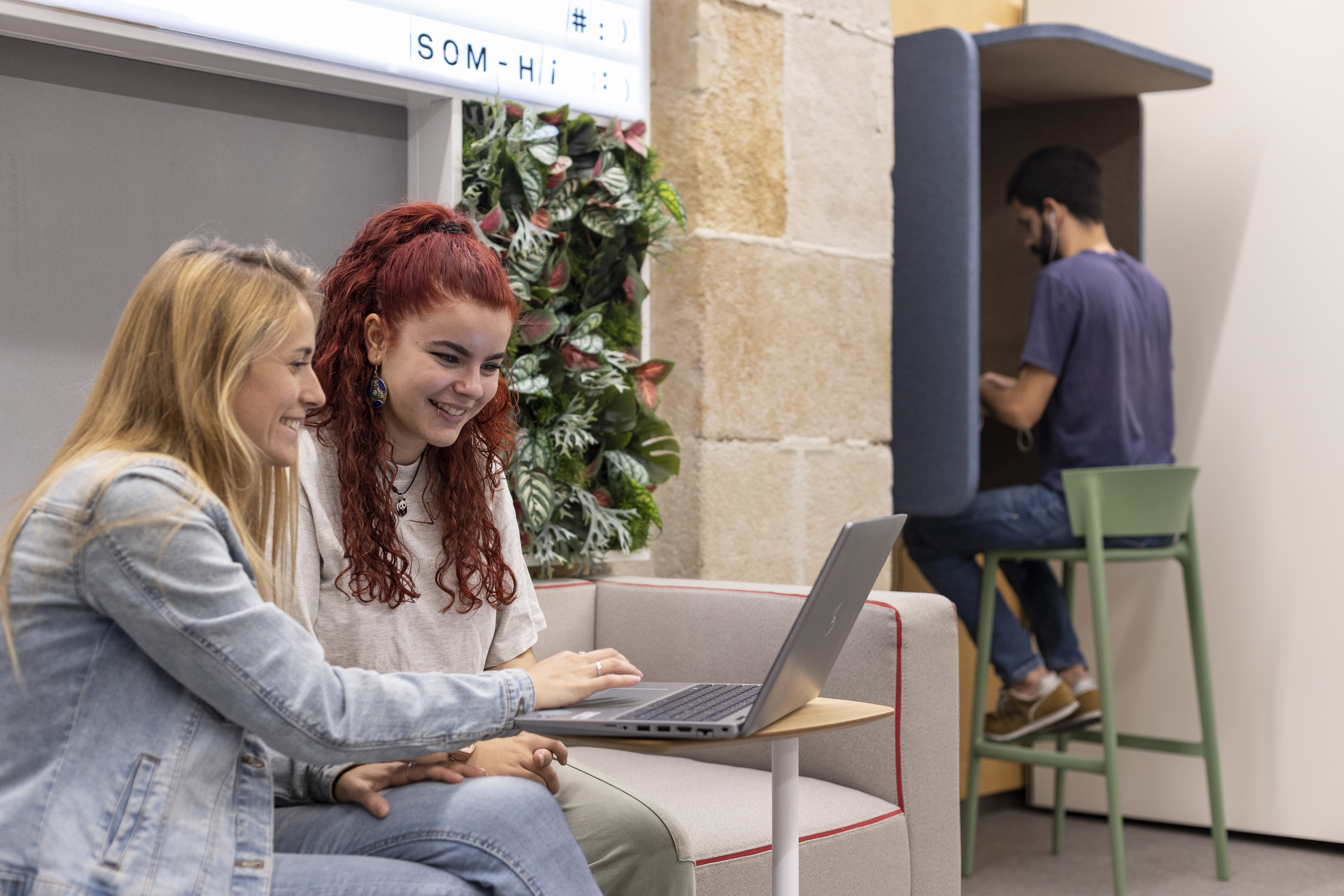 Assessorament personalitzat, eines per millorar competències, networking i connexió amb empreses per accedir a noves oportunitats laborals