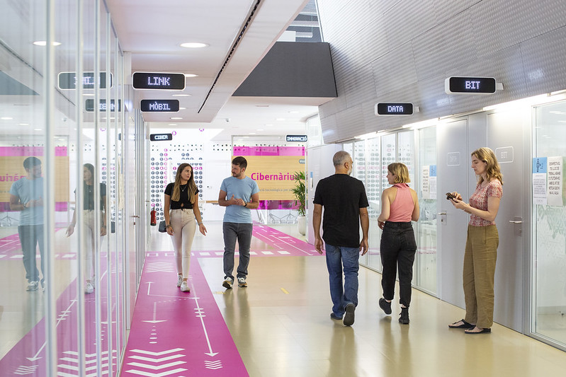 La formació inclou un recorregut complet des dels fonaments fins als rols avançats, acompanyament per a la inserció laboral i ajuda a empreses per incorporar nous talents