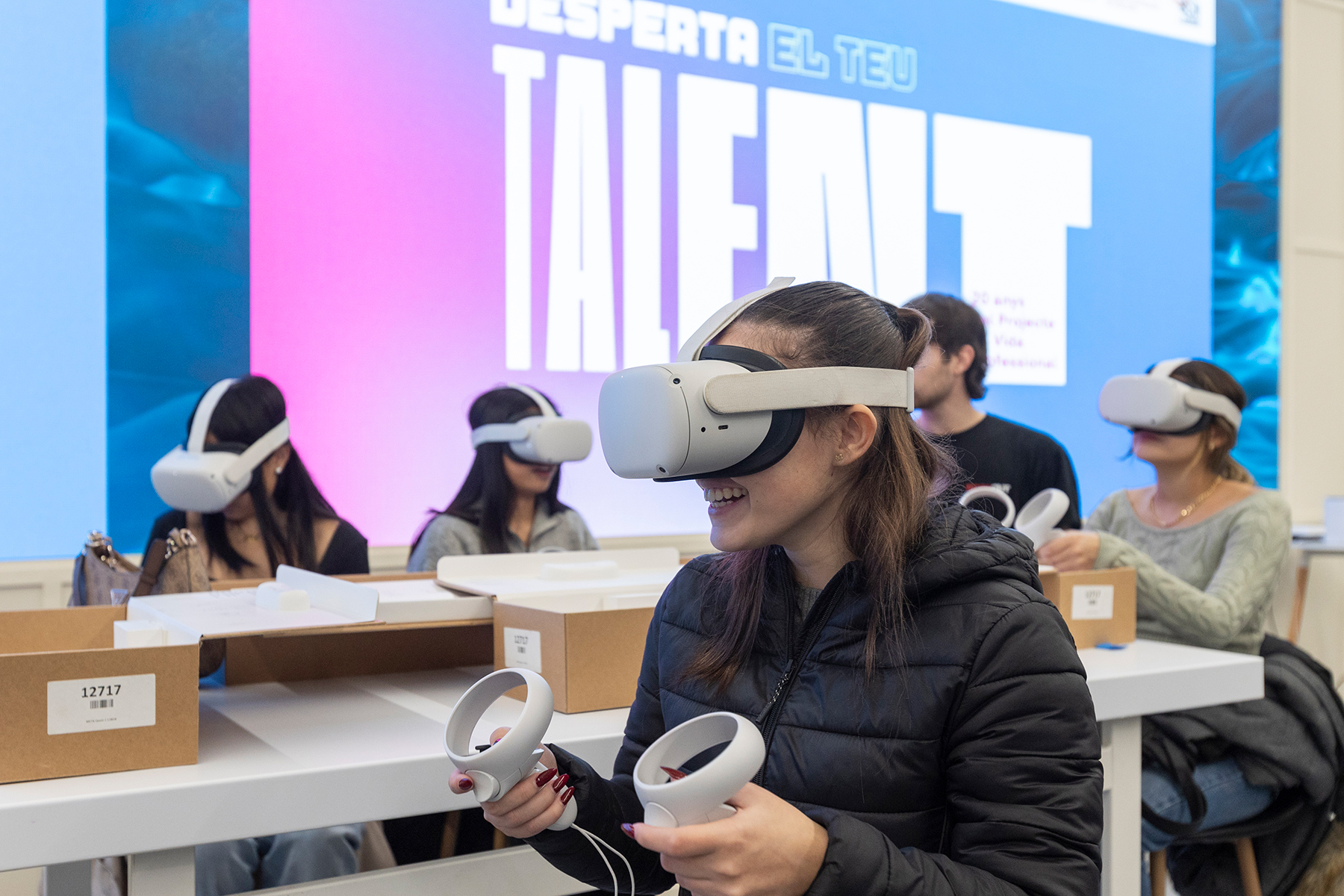 ProVP ofrece actividades para ayudar al alumnado de Barcelona a descubrir sus vocaciones y prepararse para su futuro laboral. 