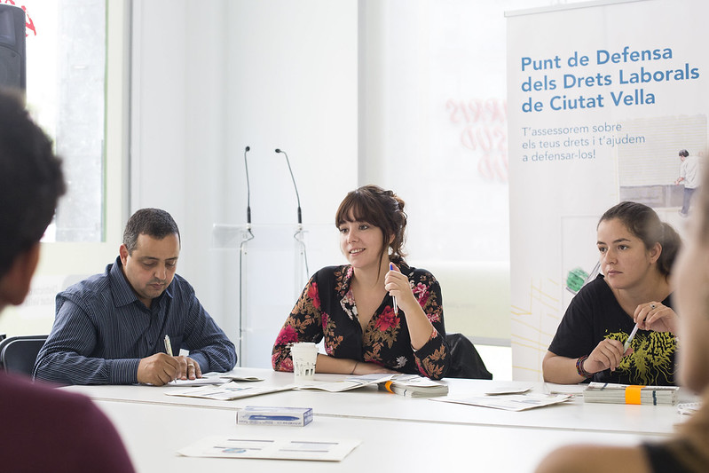 El servei, impulsat per Barcelona Activa, ofereix orientació jurídica i sessions formatives per protegir els drets laborals.