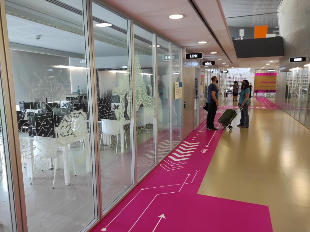 Passadís Cibernàrium Nou Barris